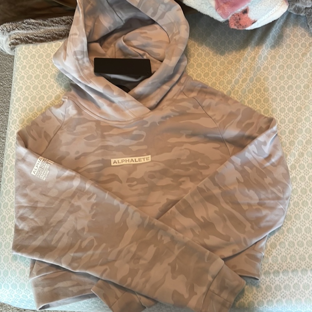 Alphalete identity pro crop hoodie silver camo